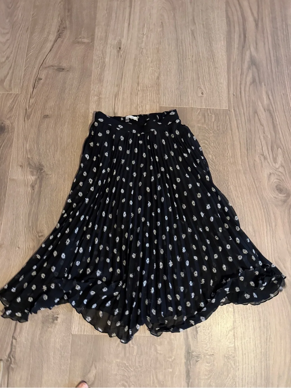 Abercrombie & Fitch Black Pleated Skater Skirt with White Floral Print